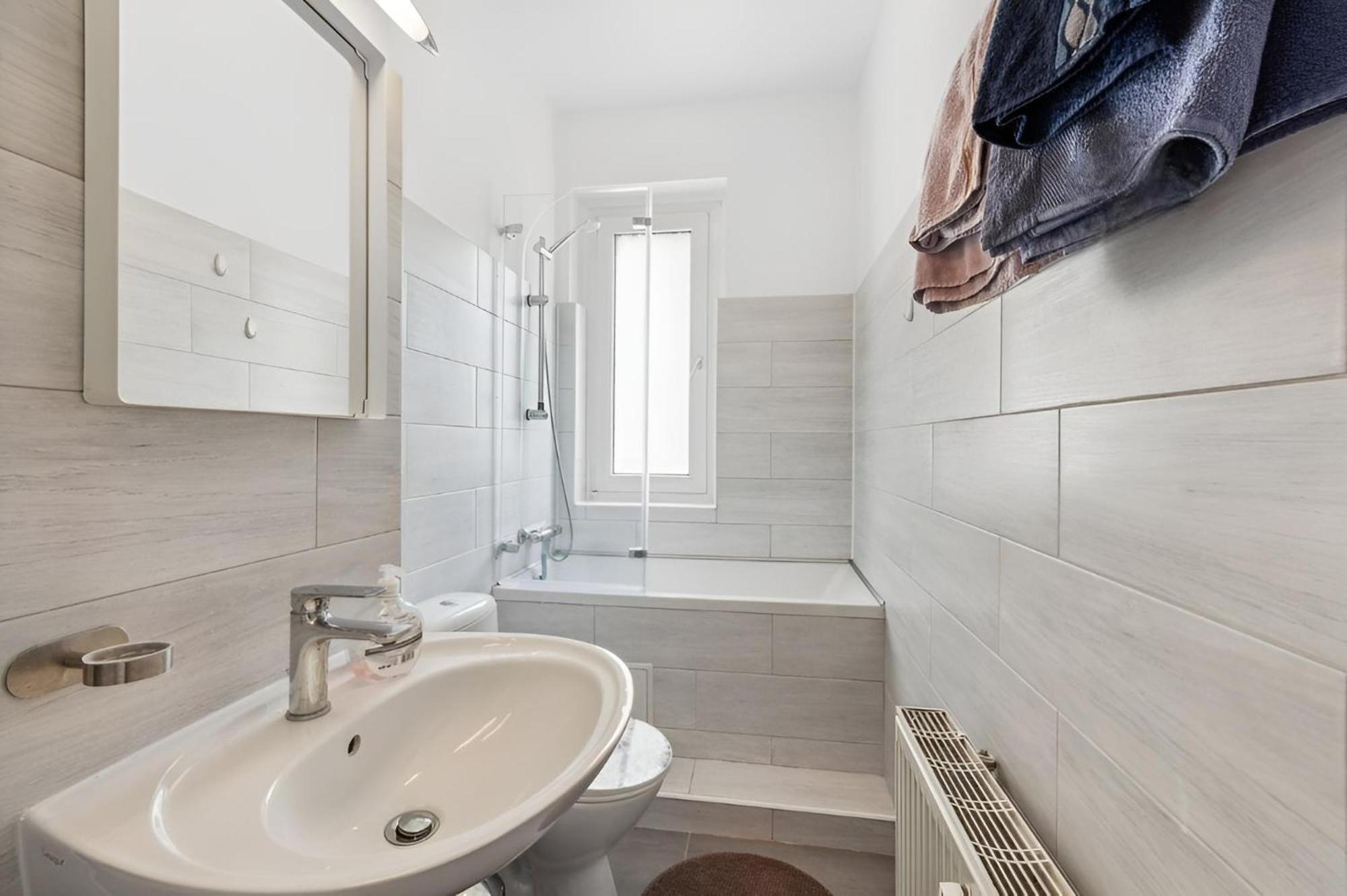 Flora Furnished Fair Apartment